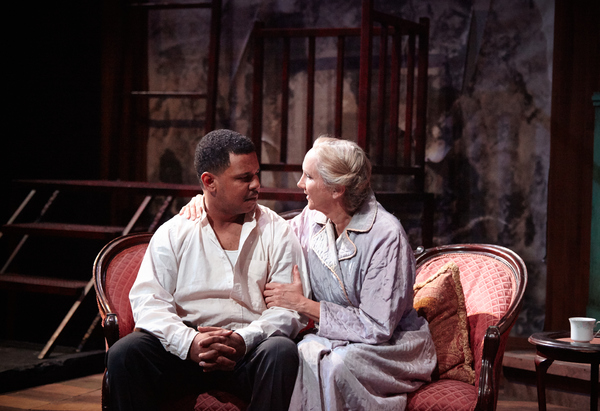Photo Flash: 4th Wall Theatre Company Presents THE GLASS MENAGERIE Image