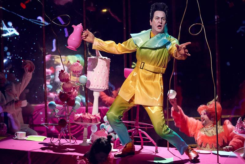Review: ALICE I VIDUNDERLAND at Nationaltheatret - Wonderfully Crazy Fairytale About Identity Crisis and Longing Image