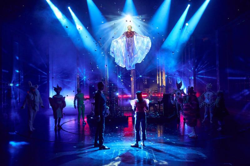 Review: ALICE I VIDUNDERLAND at Nationaltheatret - Wonderfully Crazy Fairytale About Identity Crisis and Longing Image