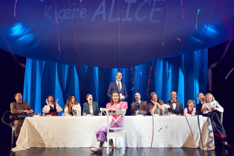 Review: ALICE I VIDUNDERLAND at Nationaltheatret - Wonderfully Crazy Fairytale About Identity Crisis and Longing 