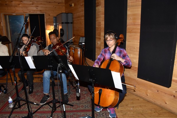 BWW Exclusive: AIN'T TOO PROUD Celebrates the Season by Singing 'Carols For A Cure' Image