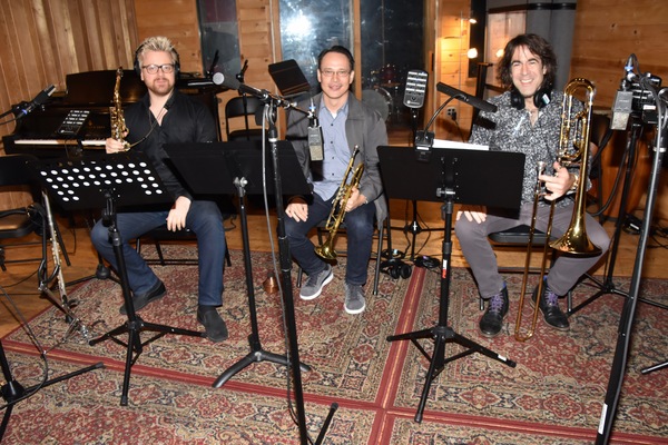 BWW Exclusive: AIN'T TOO PROUD Celebrates the Season by Singing 'Carols For A Cure' Image