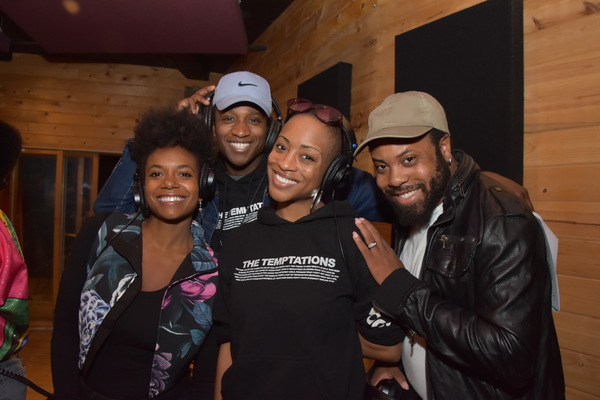 BWW Exclusive: AIN'T TOO PROUD Celebrates the Season by Singing 'Carols For A Cure' Image