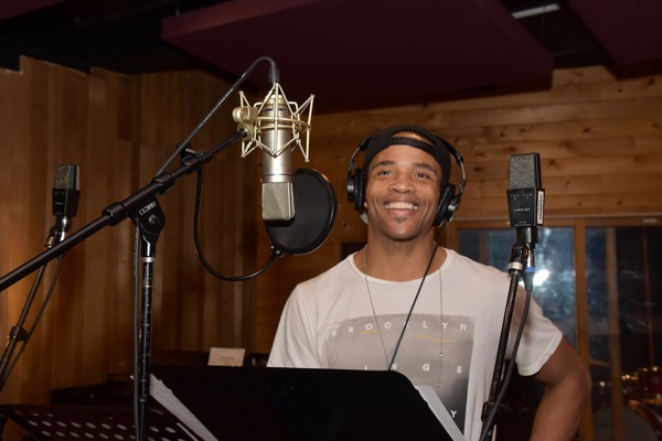 BWW Exclusive: AIN'T TOO PROUD Celebrates the Season by Singing 'Carols For A Cure' Image