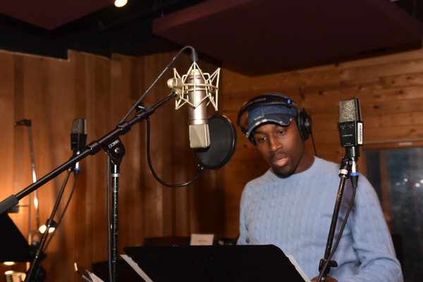 BWW Exclusive: AIN'T TOO PROUD Celebrates the Season by Singing 'Carols For A Cure' Image