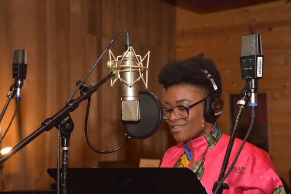 BWW Exclusive: AIN'T TOO PROUD Celebrates the Season by Singing 'Carols For A Cure' Image