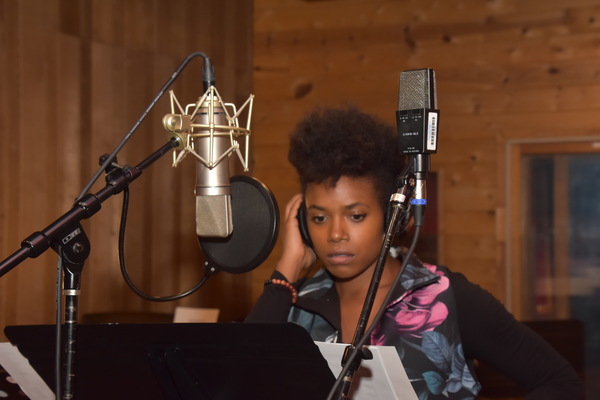 BWW Exclusive: AIN'T TOO PROUD Celebrates the Season by Singing 'Carols For A Cure' Image
