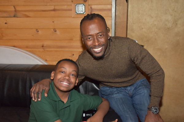 BWW Exclusive: AIN'T TOO PROUD Celebrates the Season by Singing 'Carols For A Cure' Image