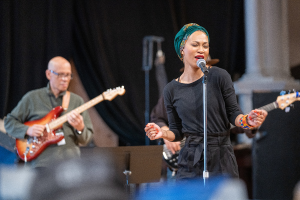 Photo Flash: In Rehearsal For LINDIWE At Steppenwolf Theatre Company Image