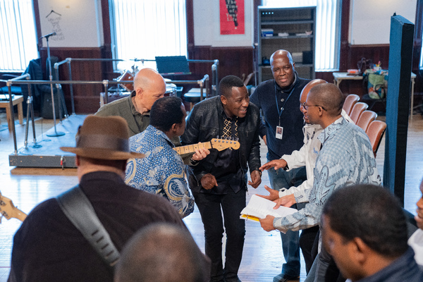Photo Flash: In Rehearsal For LINDIWE At Steppenwolf Theatre Company Image