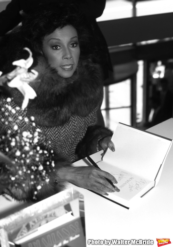 Diahann Carrolll attends A Barnes & Noble in store book signing for new Memoir 'Diaha Photo
