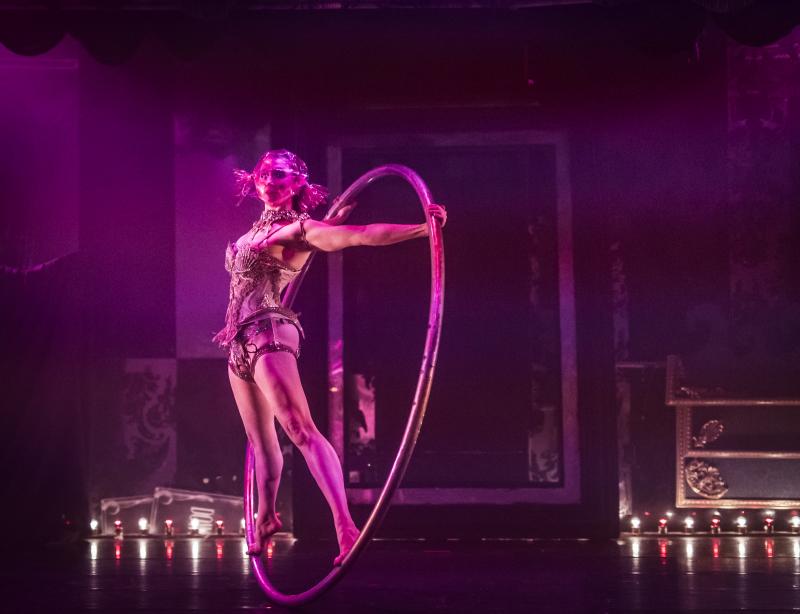 Review: Company XIV Sexes Up Halloween with QUEEN OF HEARTS Image