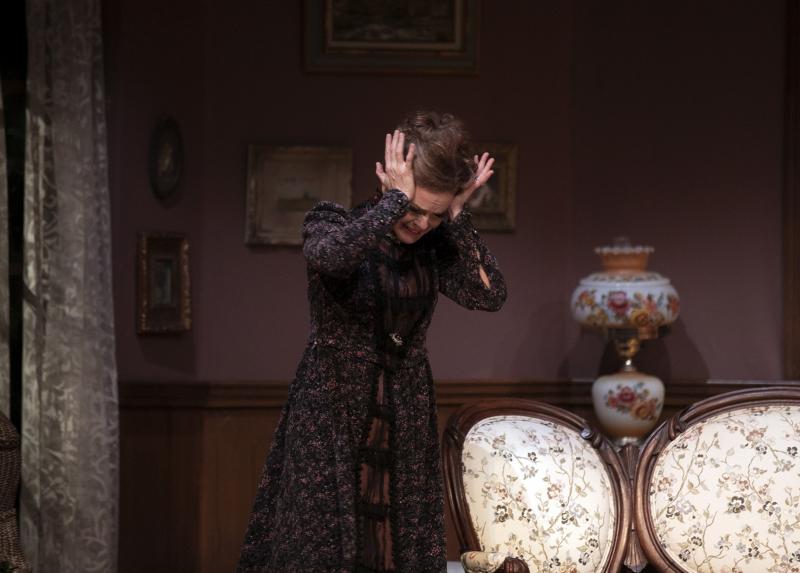 Review: Ottawa Little Theatre's GASLIGHT Thrills This Halloween Season Image
