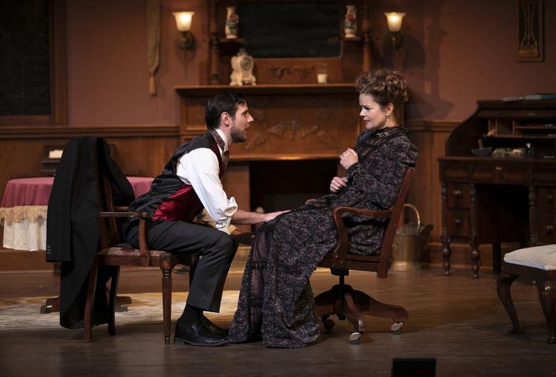 Review: Ottawa Little Theatre's GASLIGHT Thrills This Halloween Season Image