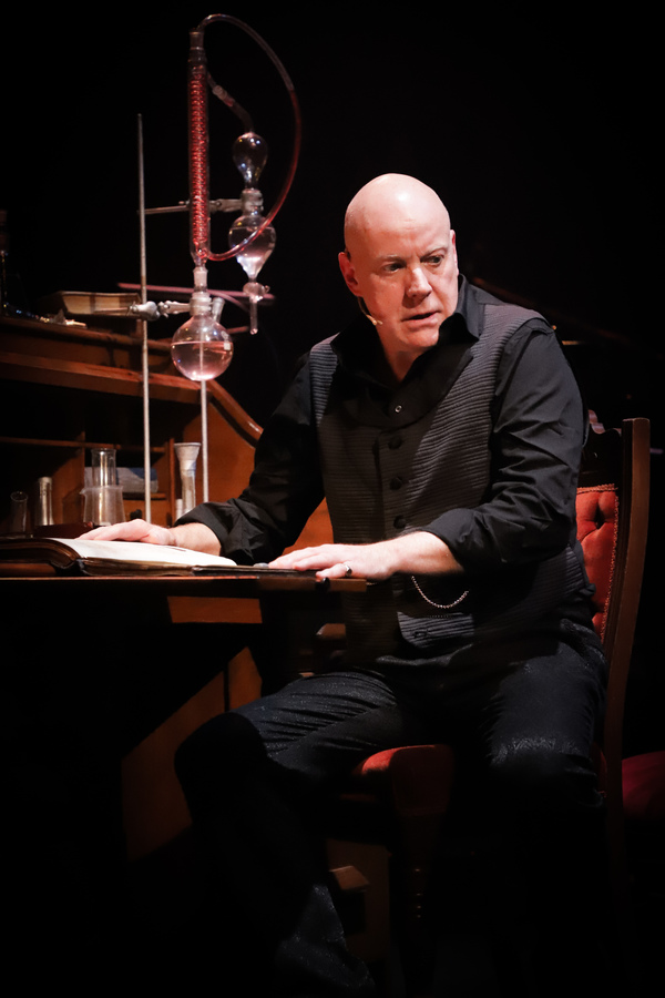 Photo Flash: Anthony Warlow & Jenna Rix Star In JEKYLL & HYDE Image