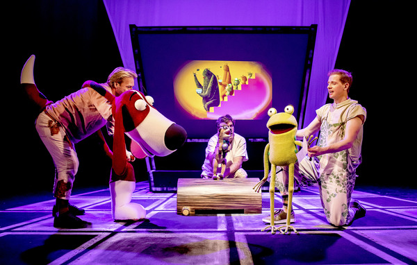 Photo Flash: First Look at OI FROG & FRIENDS! at the Lyric Theatre Image