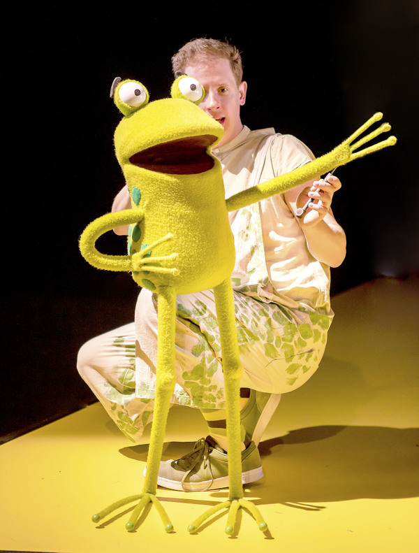Photo Flash: First Look at OI FROG & FRIENDS! at the Lyric Theatre Image