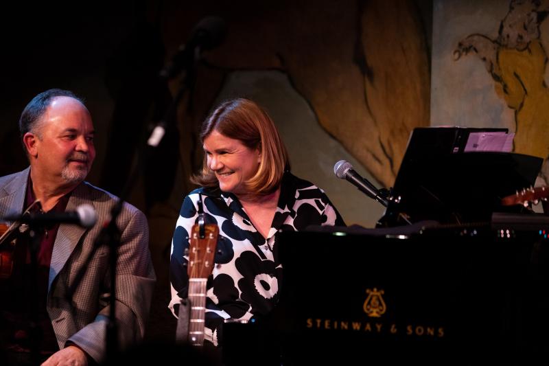 Review: MARE WINNINGHAM Warms Up New Friends at The Cafe Carlyle Image