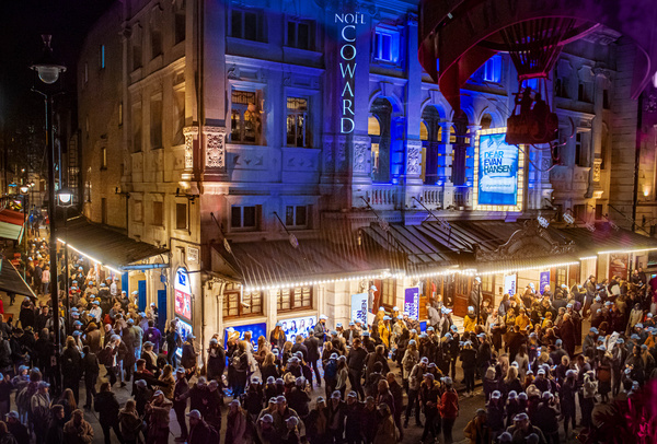 Photo: DEAR EVAN HANSEN Celebrates its First Preview in London Image