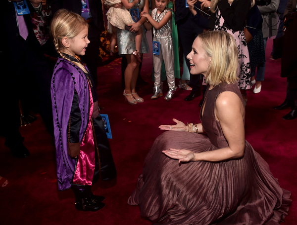 Photo Flash: See Idina Menzel, Jonathan Groff, and More at the FROZEN 2 Premiere!  Image