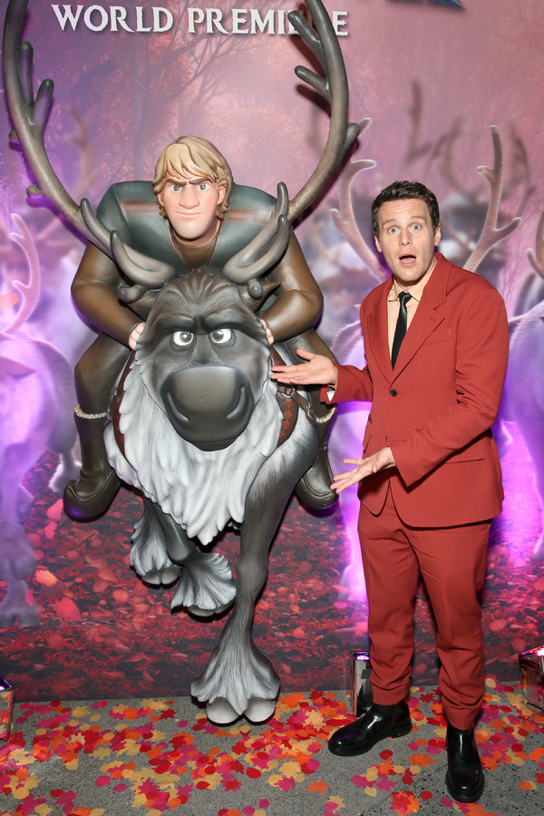 Photo Flash: See Idina Menzel, Jonathan Groff, and More at the FROZEN 2 Premiere! Image