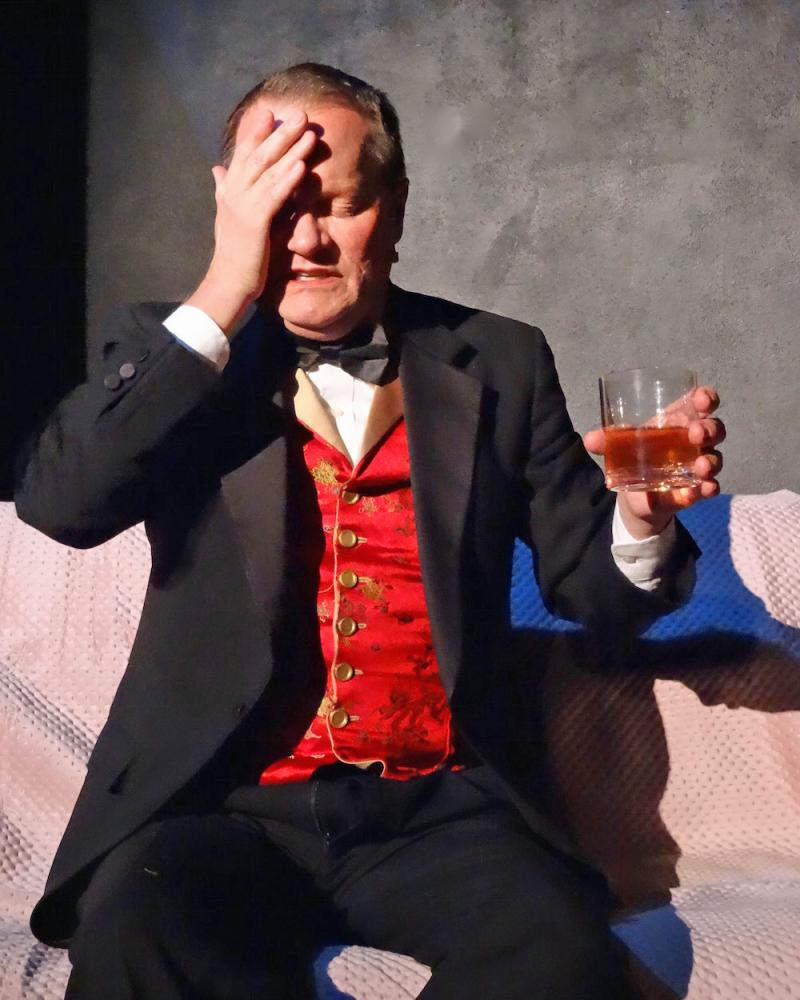 Review: VICTOR/ VICTORIA at Barn Players Image