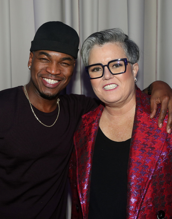 NEW YORK, NEW YORK - NOVEMBER 18: (EXCLUSIVE COVERAGE) Ne-Yo and Rosie O'Donnell pose Photo