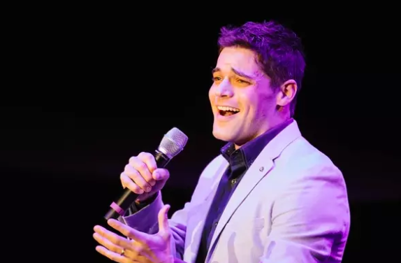 Wake Up With BWW 11/20: A CHRISTMAS CAROL Opens on Broadway, and More! Image