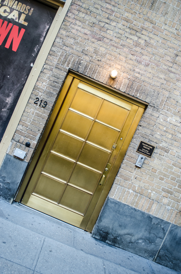 How to Stage Door a Broadway Show - The Ultimate Guide Image