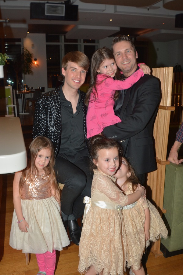 Mark William, Clint Edwards with Bella, Olivia, Aria and Mila Photo