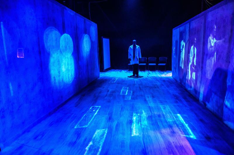 Review: HERE ARE THE FRAGMENTS examines mental illness through immersion and exploration Image