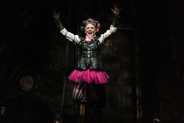 Photo Flash: A CHRISTMAS CAROL Returns To The Goodman Theatre Image