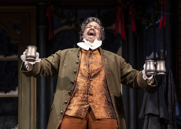 Photo Flash: A CHRISTMAS CAROL Returns To The Goodman Theatre Image