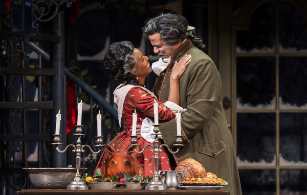 Photo Flash: A CHRISTMAS CAROL Returns To The Goodman Theatre Image