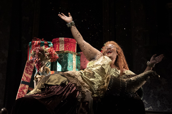 Photo Flash: A CHRISTMAS CAROL Returns To The Goodman Theatre Image