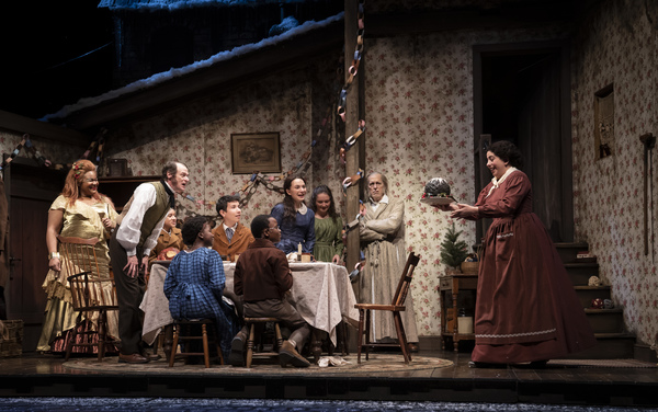 Photo Flash: A CHRISTMAS CAROL Returns To The Goodman Theatre Image
