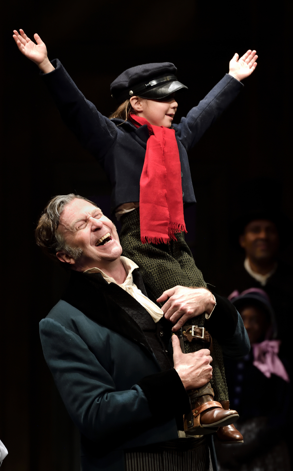 Photo Flash: Actors Theatre of Louisville Presents A CHRISTMAS CAROL 