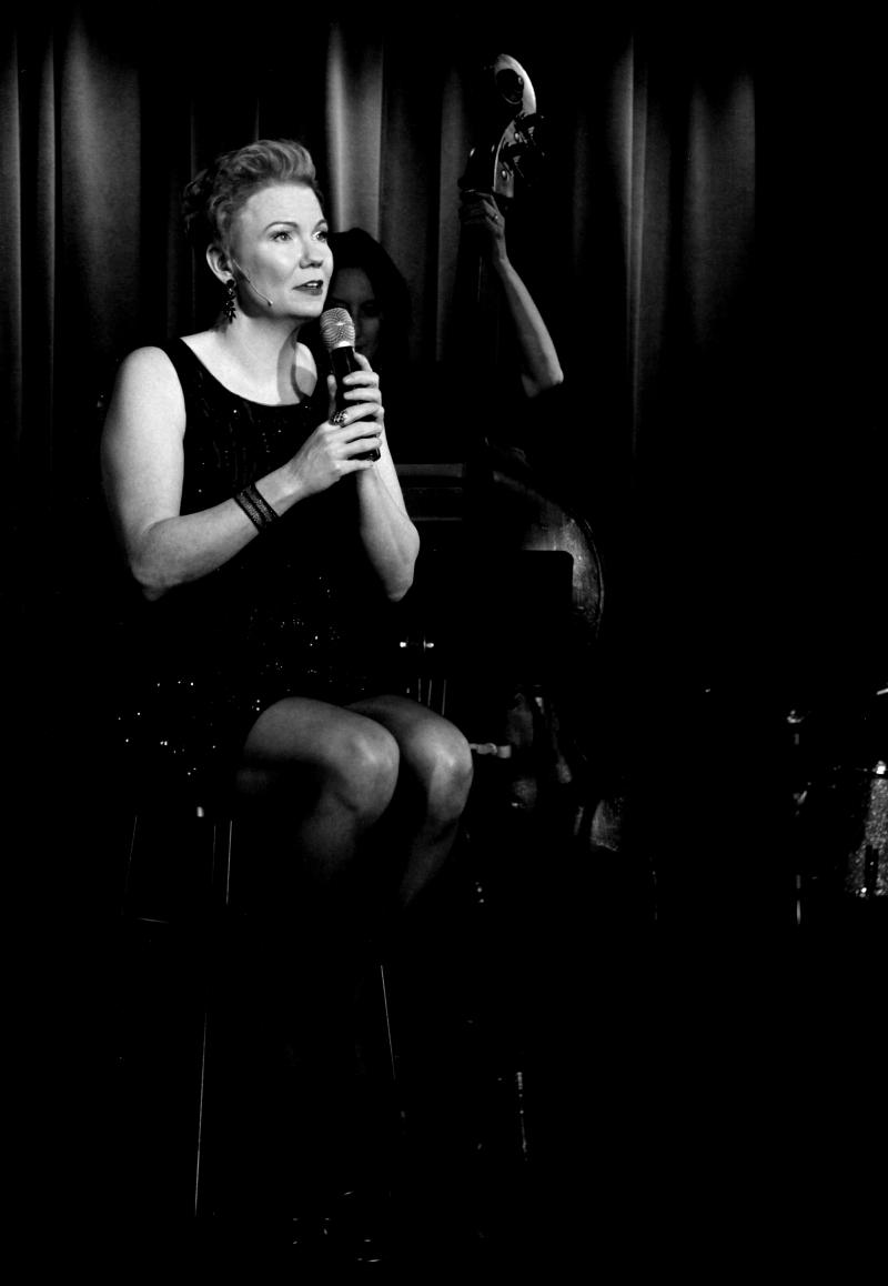 Review: Jennifer Barnhart Outdoes Herself with IT'S ABOUT TIME at The Laurie Beechman Theatre 