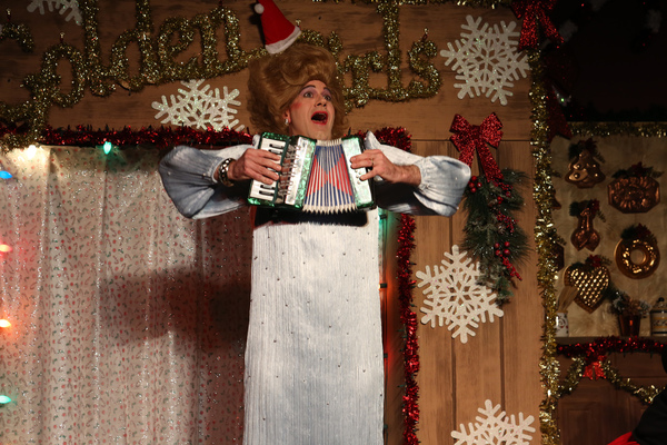 Photo Flash: Hell in a Handbag Productions Presents THE GOLDEN GIRLS: The Lost Episodes Image