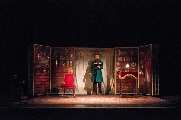 Photo Flash: First Look at European Arts Company's A CHRISTMAS CAROL Image