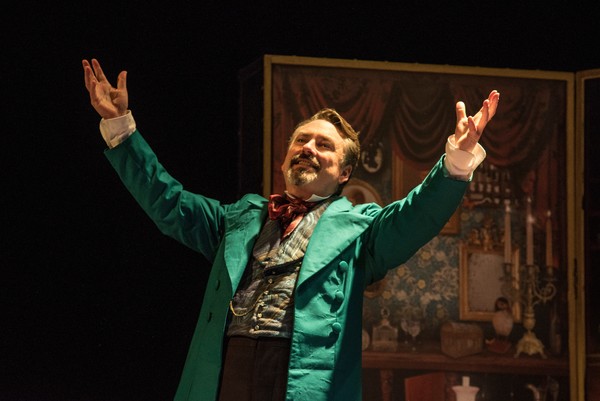Photo Flash: First Look at European Arts Company's A CHRISTMAS CAROL Image