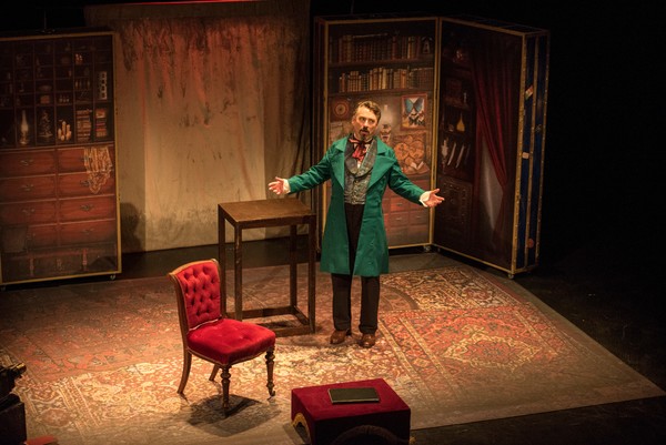 Photo Flash: First Look at European Arts Company's A CHRISTMAS CAROL Image