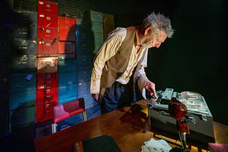 Review: Jonathan Biggins Delivers A Delightful Masterclass In Dramatic Physicality In KRAPP'S LAST TAPE Image