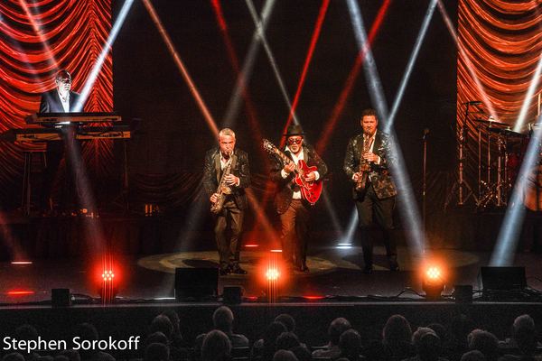 Photo Coverage: Dave Koz & Friends Christmas Tour Lights Up The Kravis Center Image