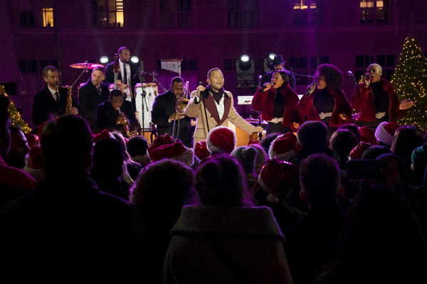 Photo Flash: John Legend, Gwen Stefani, & Brett Eldredge Rehearse for CHRISTMAS IN ROCKEFELLER CENTER Image