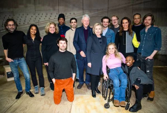 Wake Up With BWW 12/3: The Clintons Visit OKLAHOMA!, and More! Image