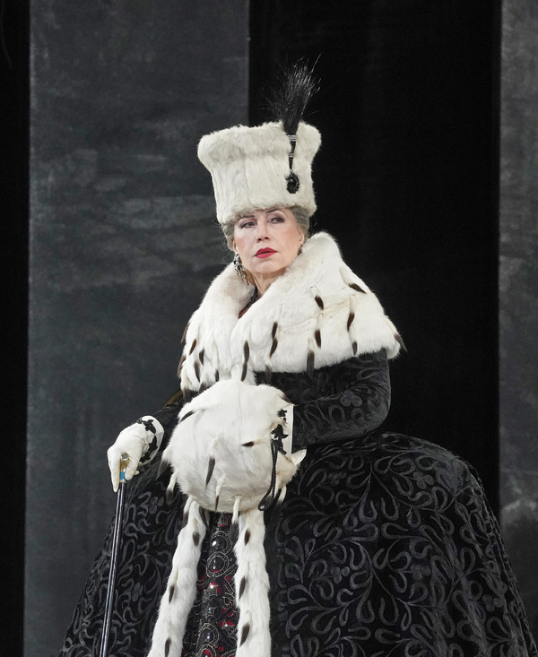 Photos/Reviews: THE QUEEN OF SPADES at the Metropolitan Opera, New York 