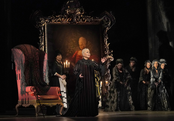 Photos/Reviews: THE QUEEN OF SPADES at the Metropolitan Opera, New York 