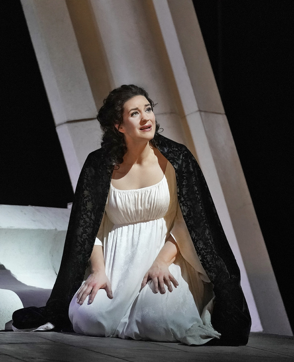 Photos/Reviews: THE QUEEN OF SPADES at the Metropolitan Opera, New York 