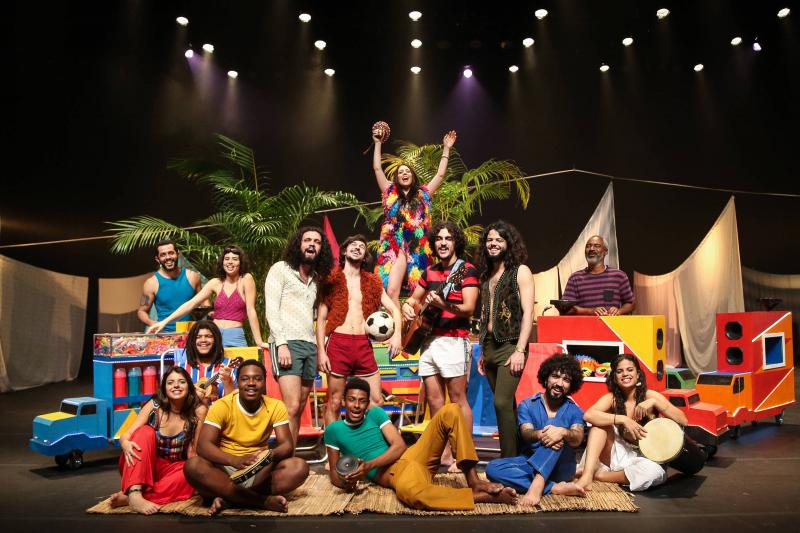Review: In a Flower Power Mood NOVOS BAIANOS – O MUSICAL Has Season at SESC Vila Mariana Until December 15th 